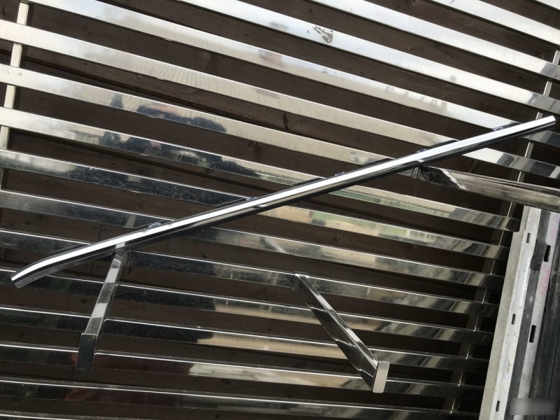 Накладка стекла передняя правая Kia Sportage 3