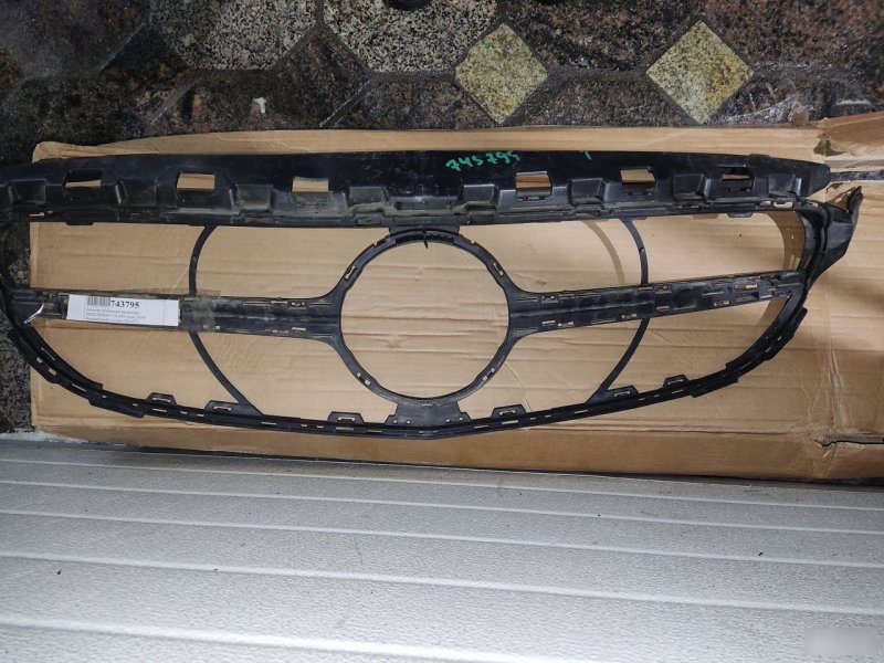 Решетка радиатора Mercedes-Benz C-Class W205