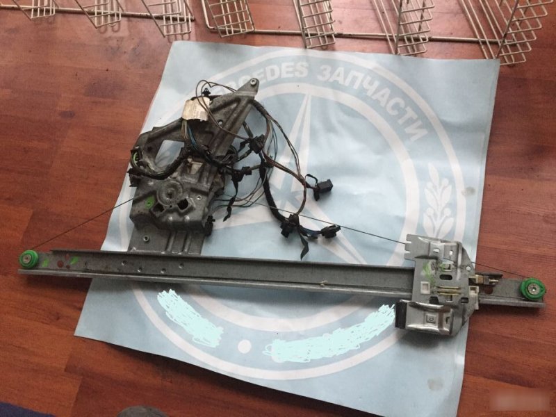 Стеклоподъемник правый Mercedes-Benz Sprinter W906