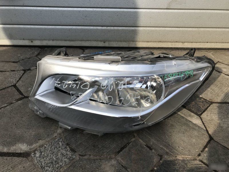 Фара левая Mercedes Sprinter W907 с дефектами