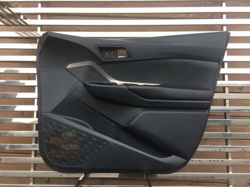 Обшивка двери передняя Toyota C-HR