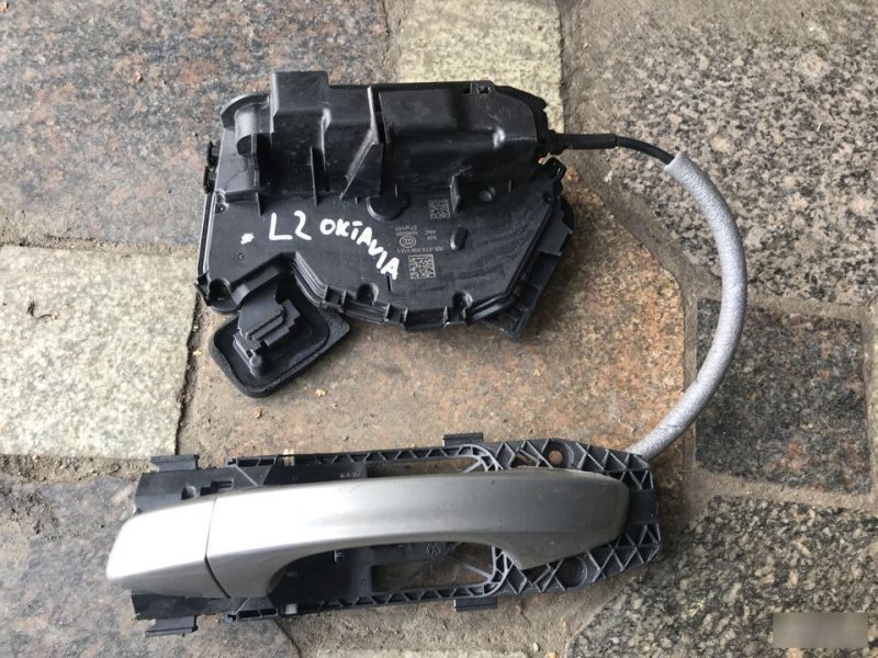 Замок двери задний левый Skoda Octavia A7