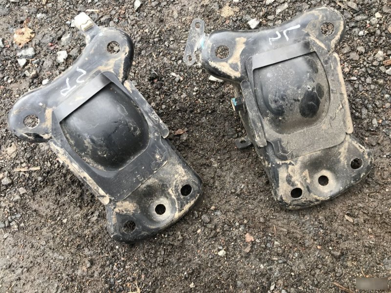 Кронштейн балки задний Skoda Octavia A7