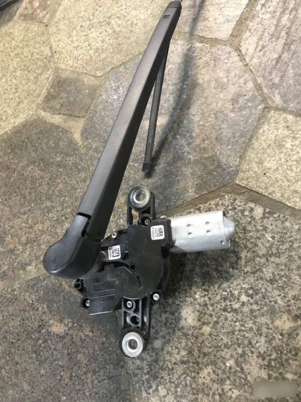 Моторчик стеклоочистителя задний Skoda Octavia A7