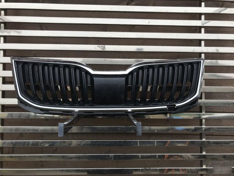 Решетка радиатора Skoda Octavia A7