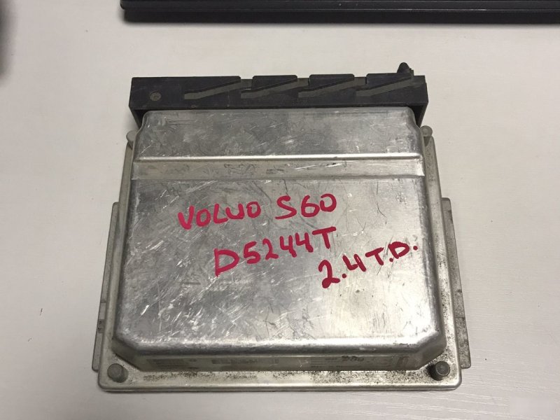 Блок управления двигателем Volvo S60 RS79 D5244T