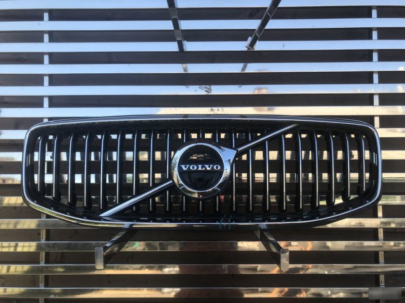 Решетка радиатора Volvo XC60