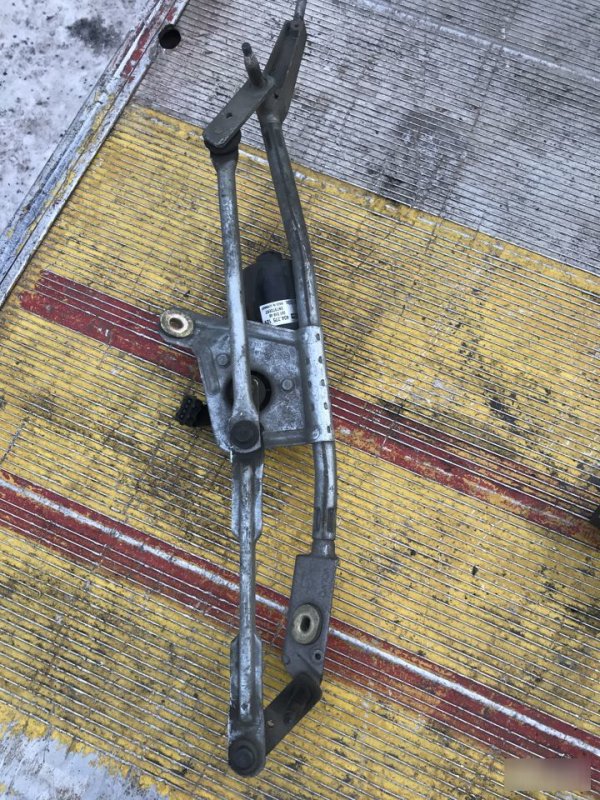 Трапеция стеклоочистителей передняя Volvo S60