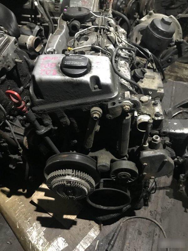 Двигатель Mercedes W202 OM604.910 столб