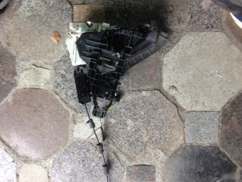 Замок двери задний правый Mercedes-Benz M-Class