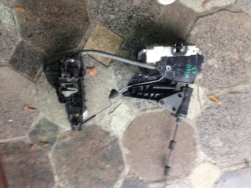 Замок двери передний правый Mercedes-Benz M-Class