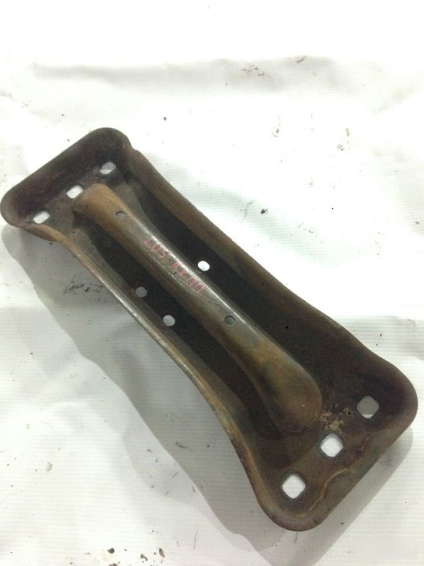 Кронштейн двигателя задний Mercedes-Benz C-Class