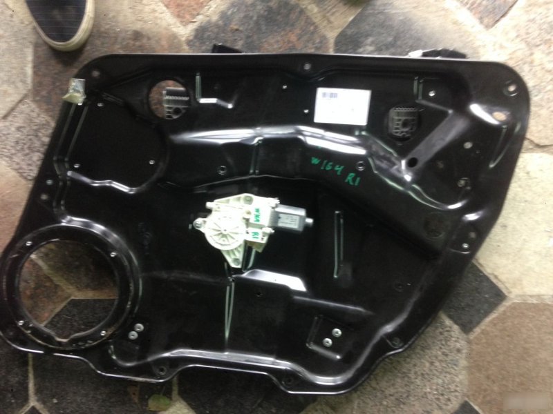 Моторчик стеклоподъемника Mercedes-Benz M-Class