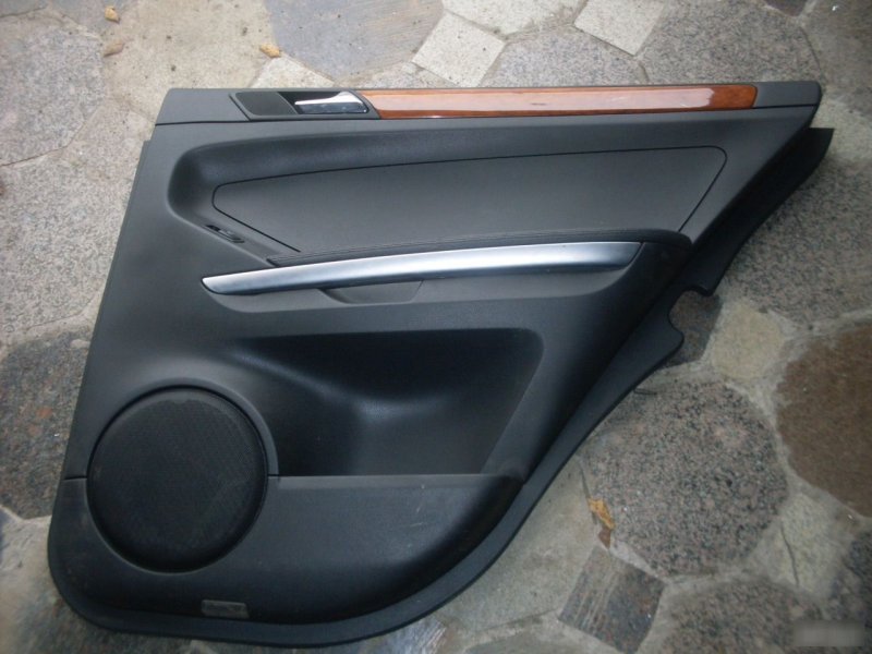 Обшивка двери задняя правая Mercedes-Benz M-Class