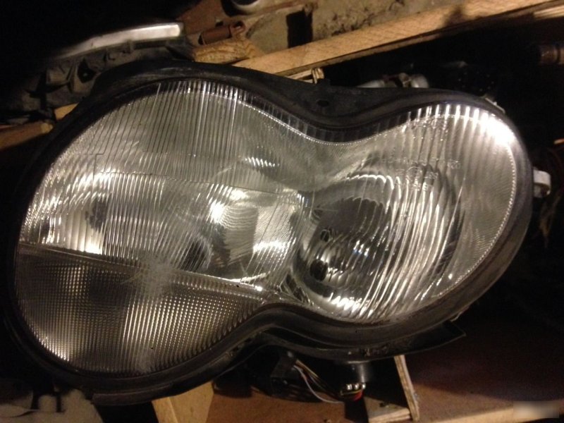 Фара левая Mercedes-Benz C-Class W203