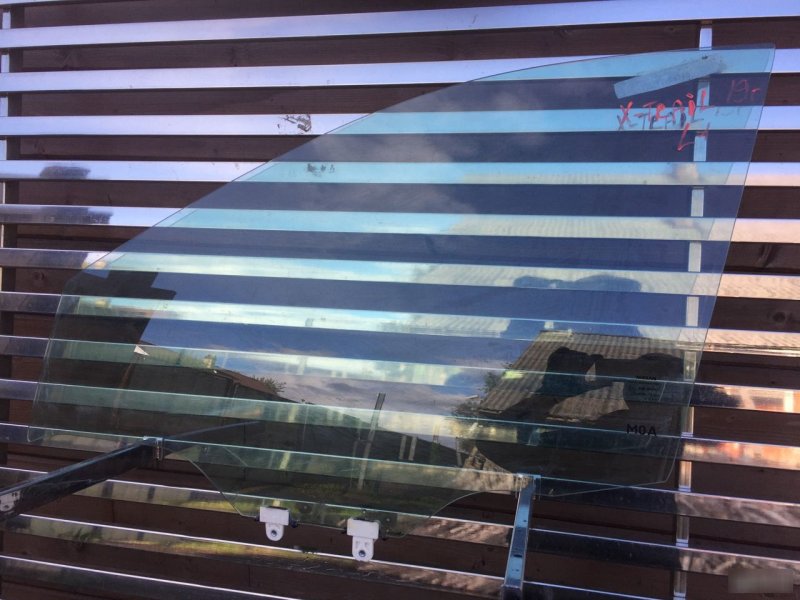 Стекло переднее левое Nissan X-Trail T32