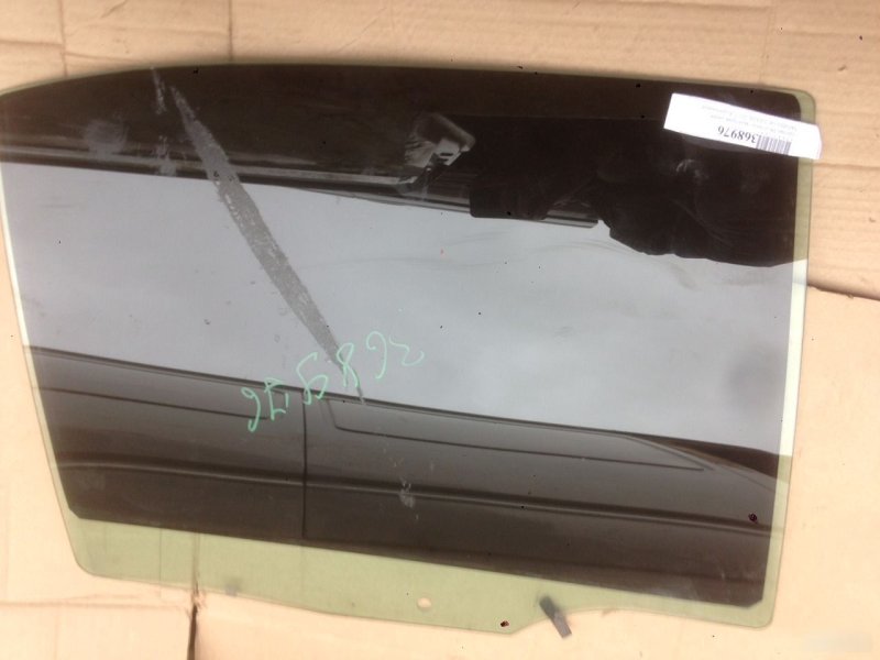 Стекло заднее правое Skoda Octavia 2017