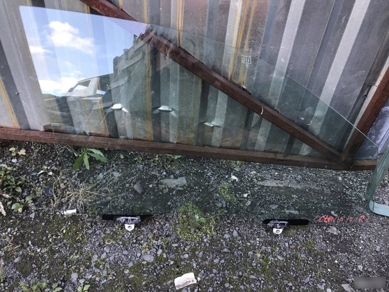 Стекло двери переднее правое Skoda Octavia A7