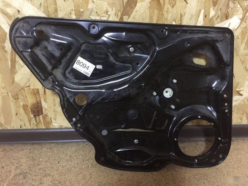 Щит двери с механ. задний левый Volkswagen Passat