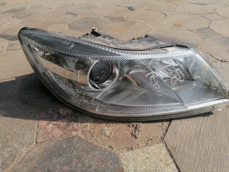 Фара передняя правая Skoda Octavia A5 2012 с