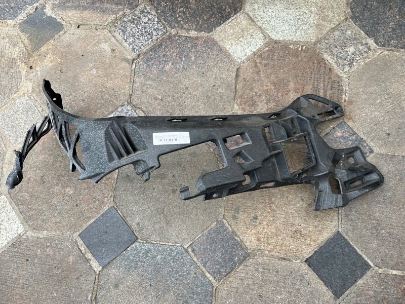 Кронштейн бампера правый Mercedes E-Class W212