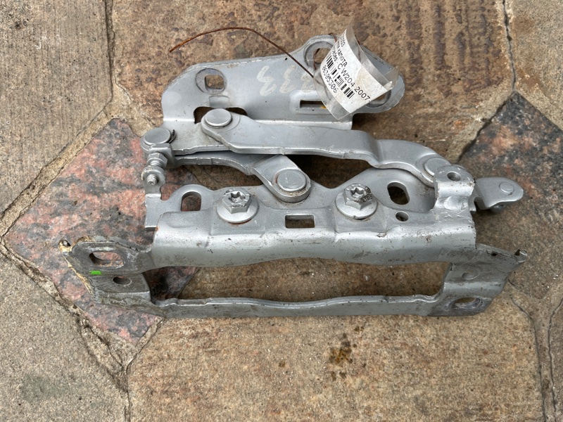 Петля капота Mercedes C-Class W204