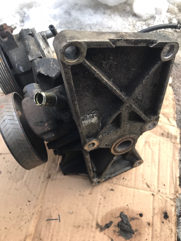 Кронштейн гидроусилителя руля Land Rover Discovery