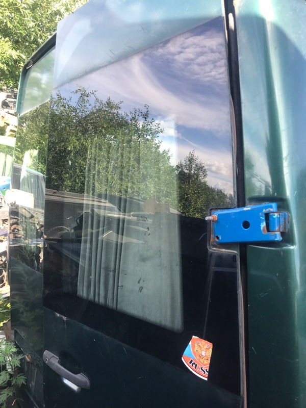 Стекло двери заднее правое Mercedes Sprinter