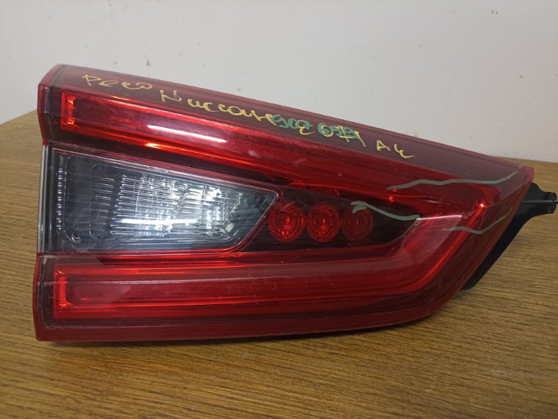 Фонарь внутренний задний левый Nissan Qashqai J11