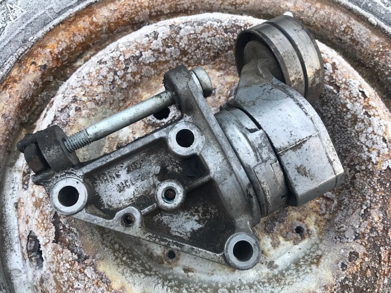 Кронштейн генератора Land Rover Discovery 2 L318