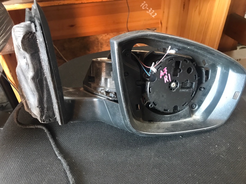 Корпус зеркала правый Skoda Octavia A7 2019