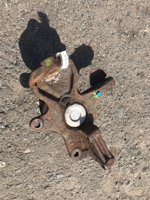 Кулак поворотный правый Mercedes Sprinter W906