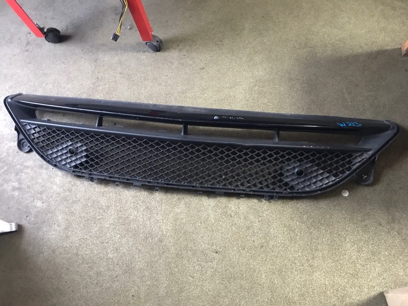 Решетка бампера передняя Mercedes E W212