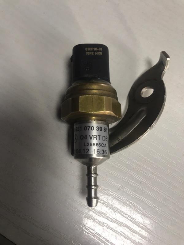 Датчик давления топлива Mercedes Glk